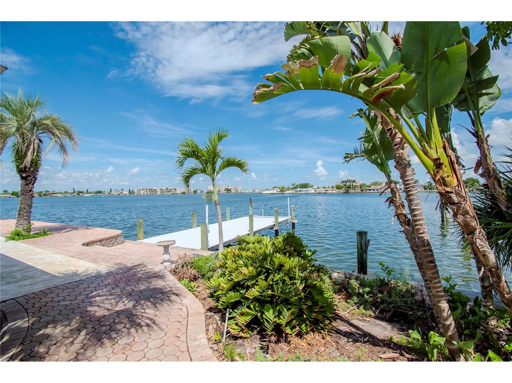 1884 Dolphin Boulevard S Saint Petersburg FL 33707 U8250458 image19