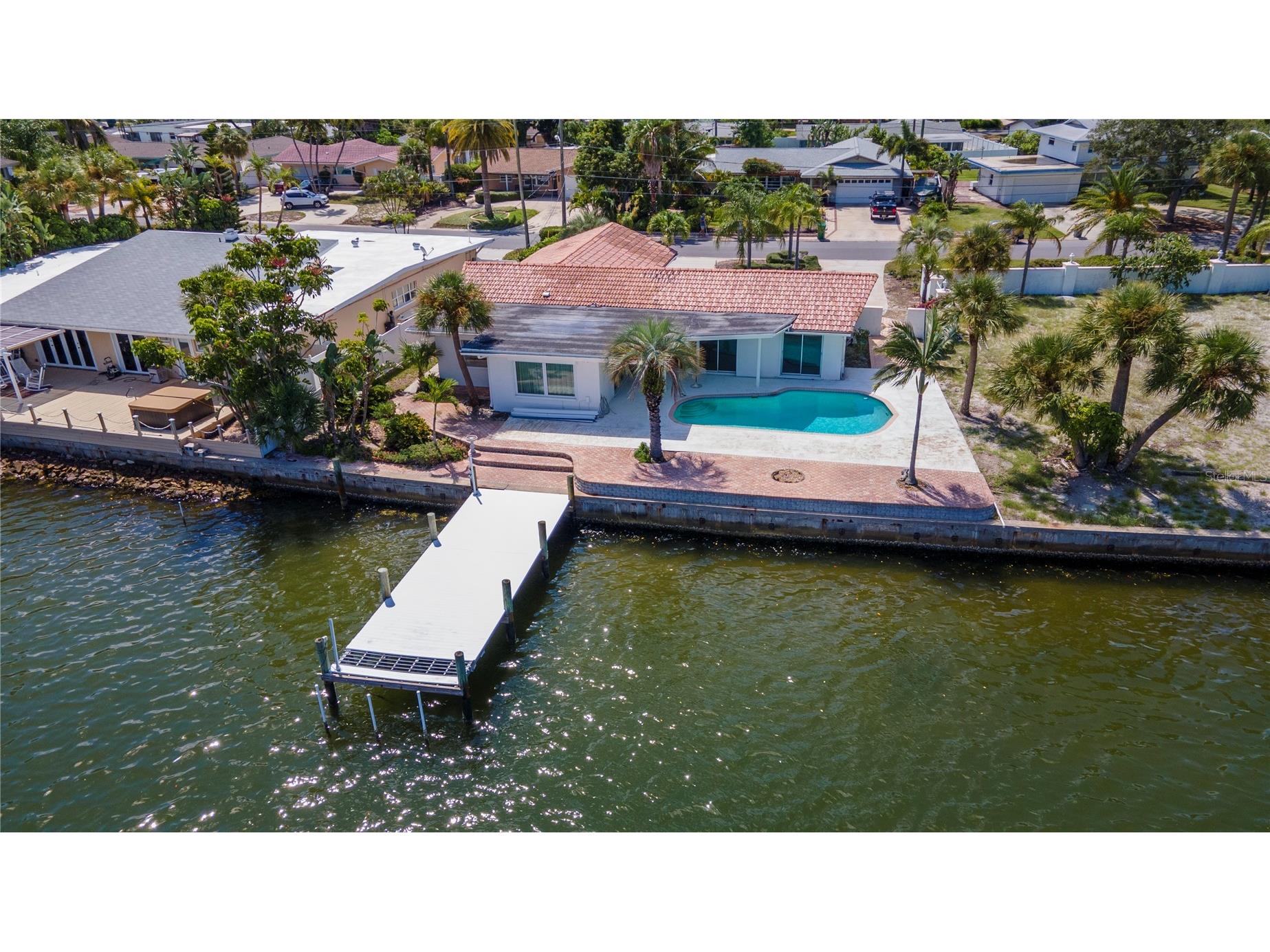 1884 Dolphin Boulevard S Saint Petersburg FL 33707 U8250458 image27