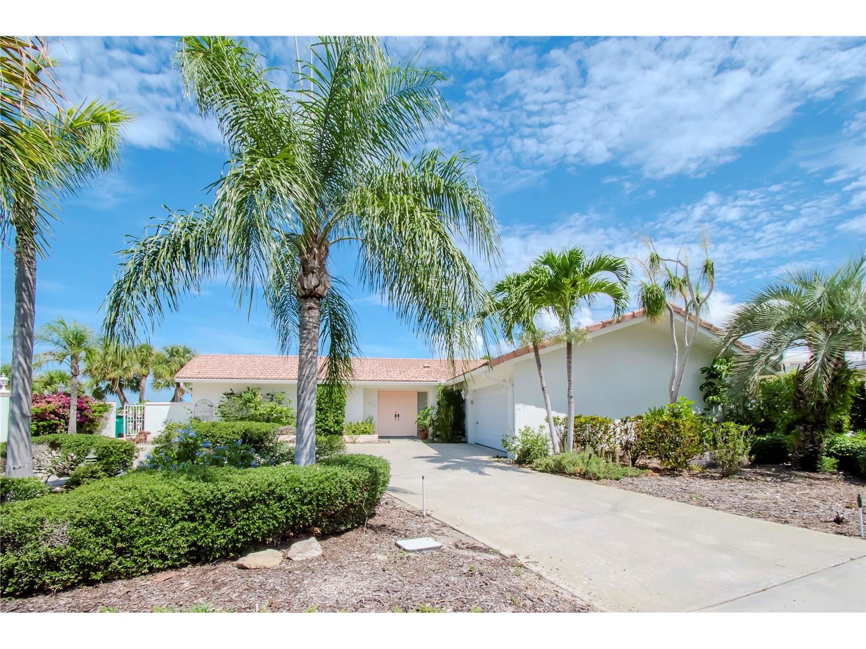 1884 Dolphin Boulevard S Saint Petersburg FL 33707 U8250458 image3