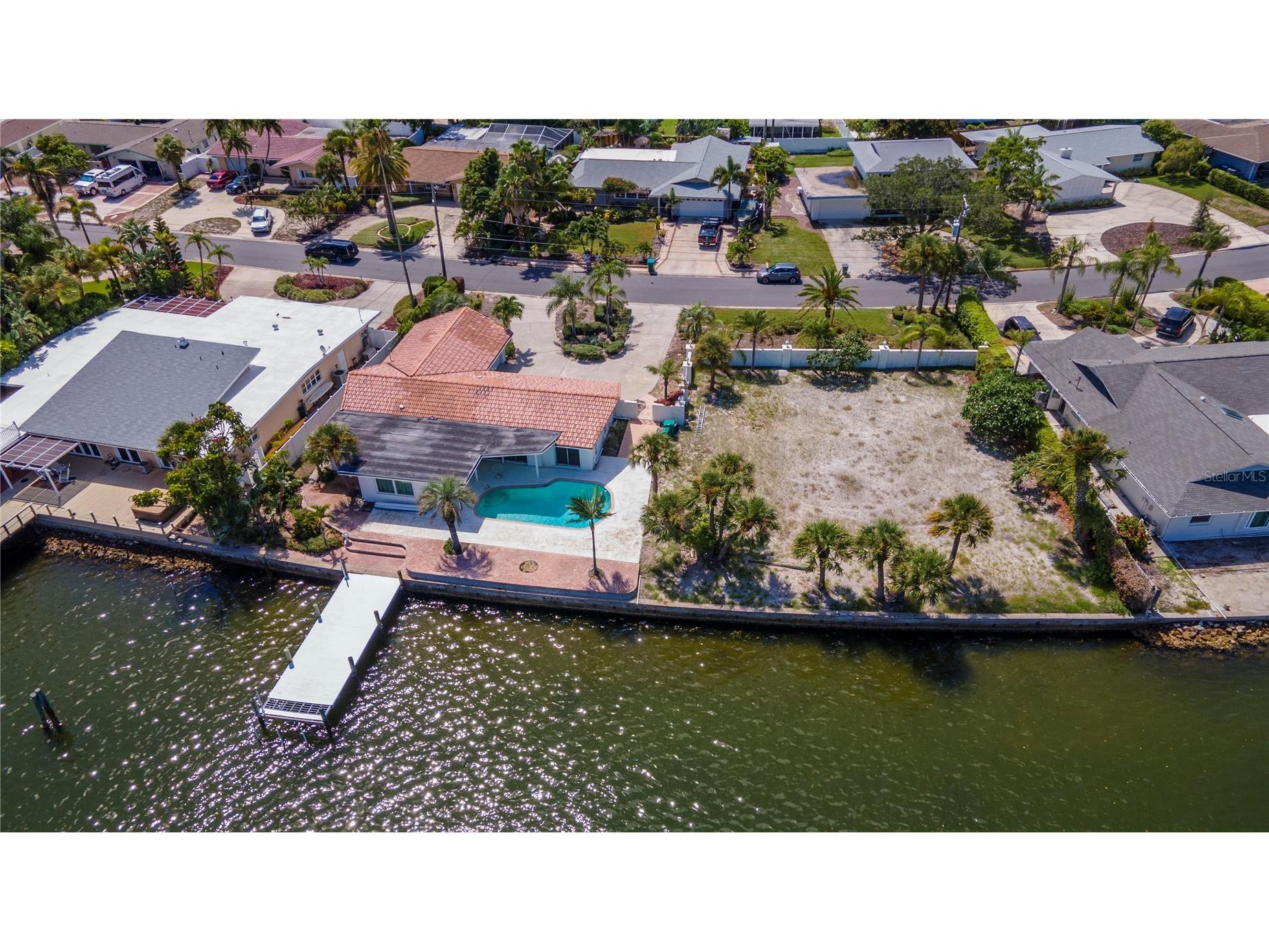 1884 Dolphin Boulevard S Saint Petersburg FL 33707 U8250458 image30