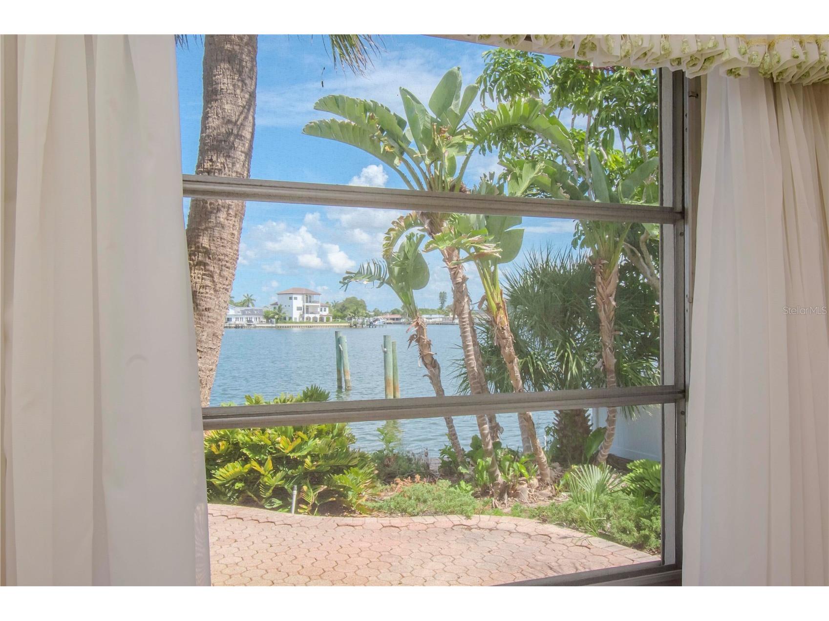 1884 Dolphin Boulevard S Saint Petersburg FL 33707 U8250458 image6