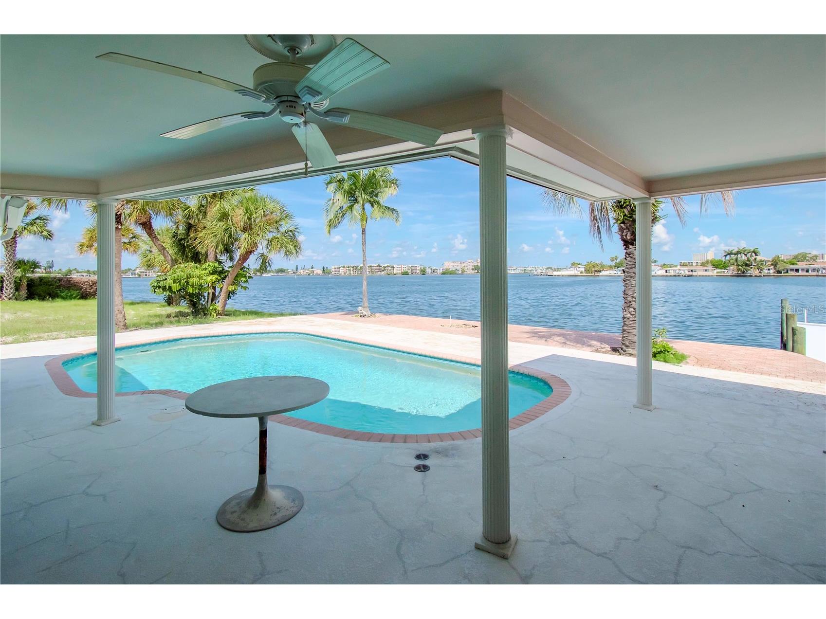 1884 Dolphin Boulevard S Saint Petersburg FL 33707 U8250458 image7