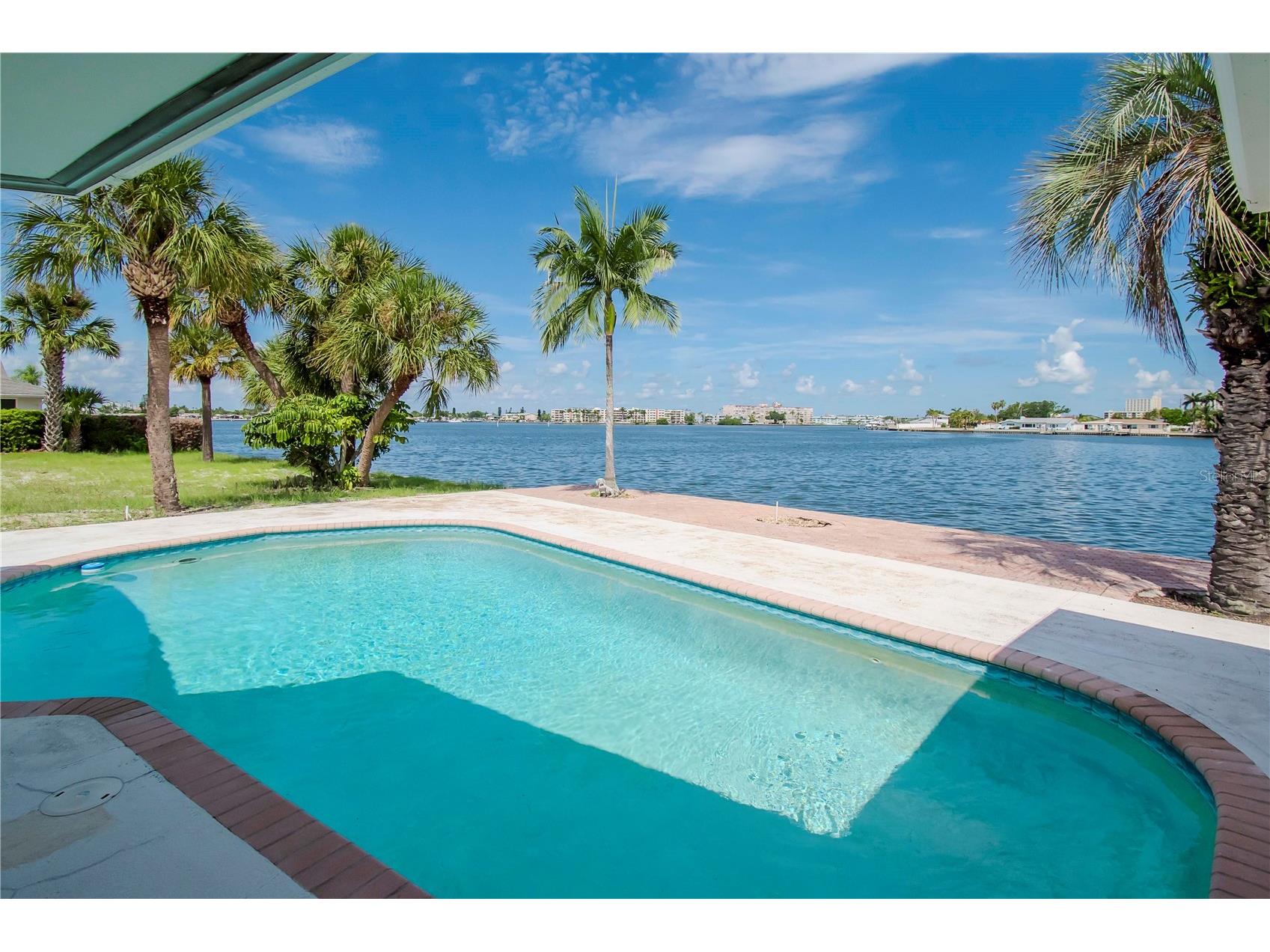 1884 Dolphin Boulevard S Saint Petersburg FL 33707 U8250458 image8