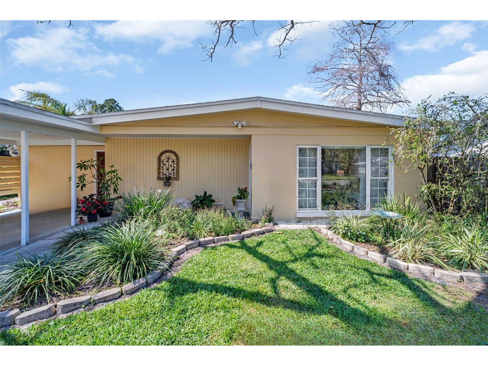 1884 San Mateo Drive Dunedin FL 34698 TB8485845 image1