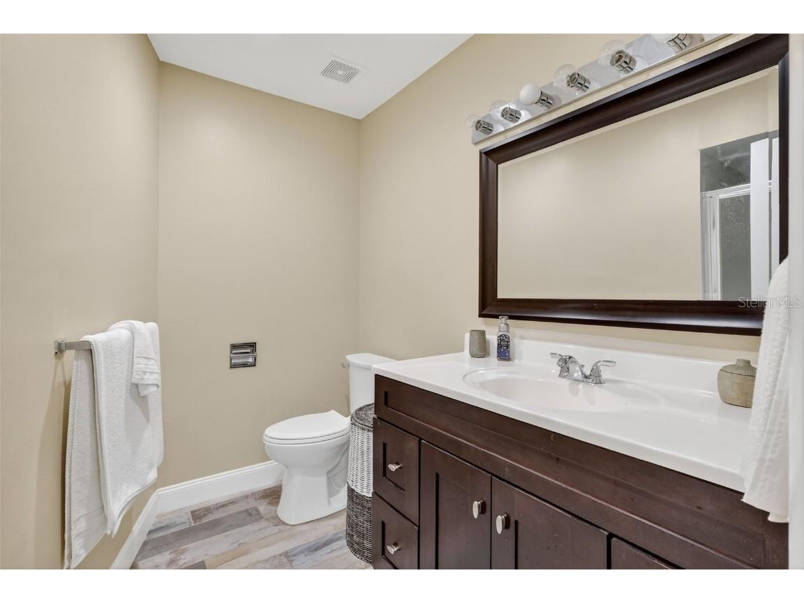 1884 Southpointe Drive Sarasota FL 34231 A4667255 image28