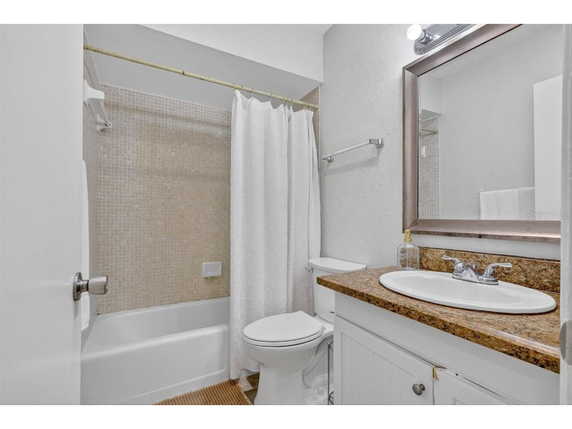 1884 Southpointe Drive Sarasota FL 34231 A4667255 image31