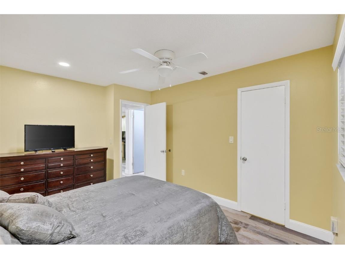 1884 Southpointe Drive Sarasota FL 34231 A4667255 image34