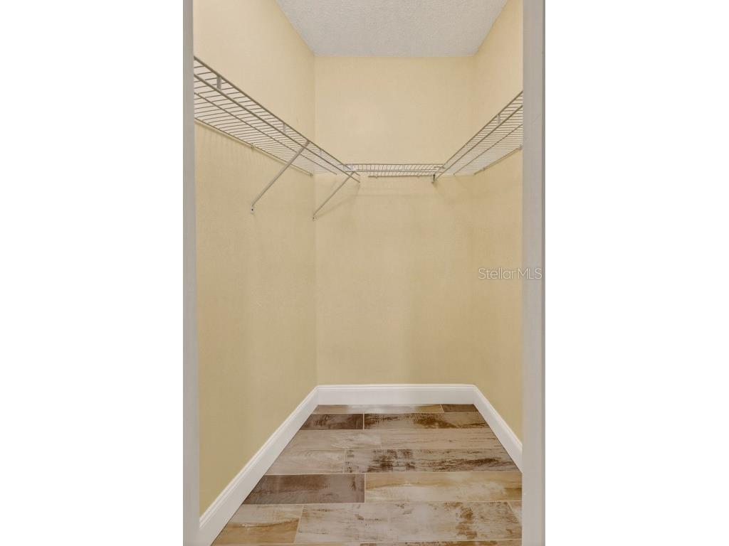 1884 Southpointe Drive Sarasota FL 34231 A4667255 image35