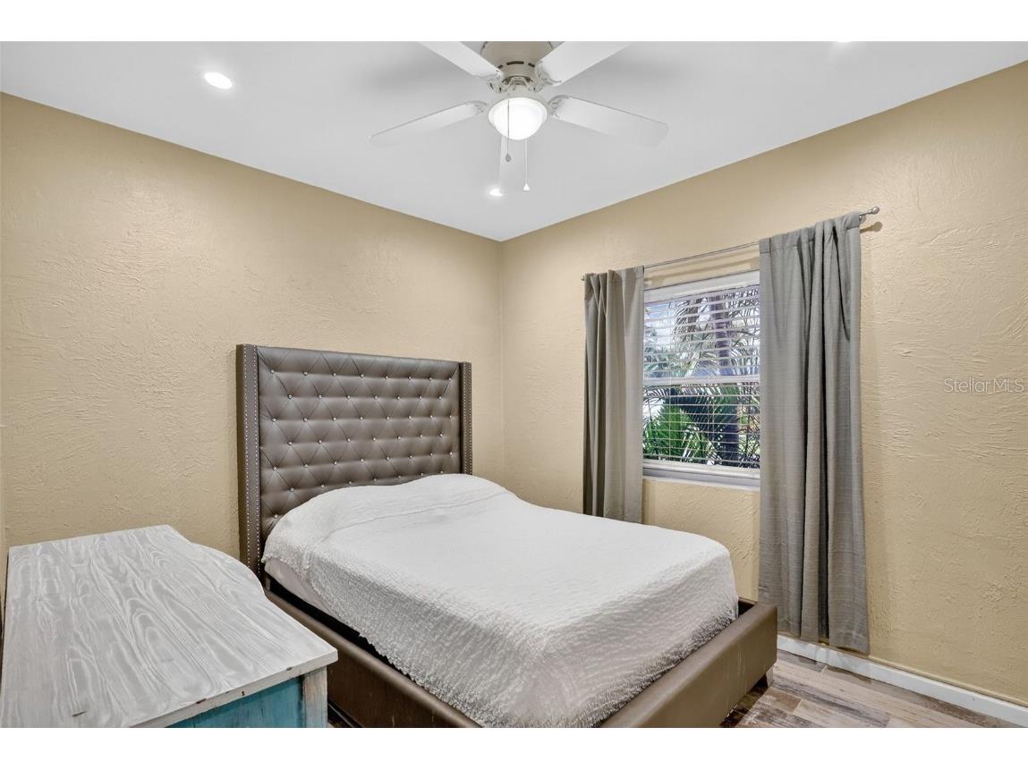 1884 Southpointe Drive Sarasota FL 34231 A4667255 image39