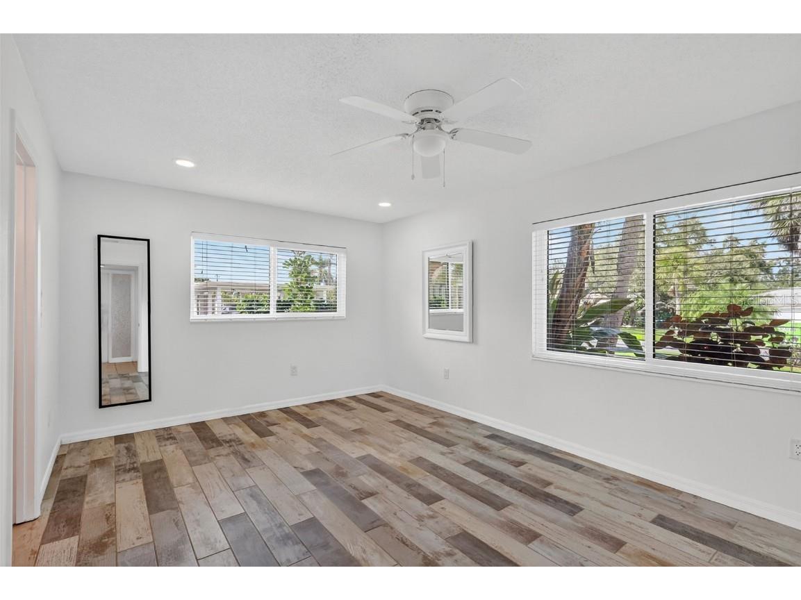 1884 Southpointe Drive Sarasota FL 34231 A4667255 image55