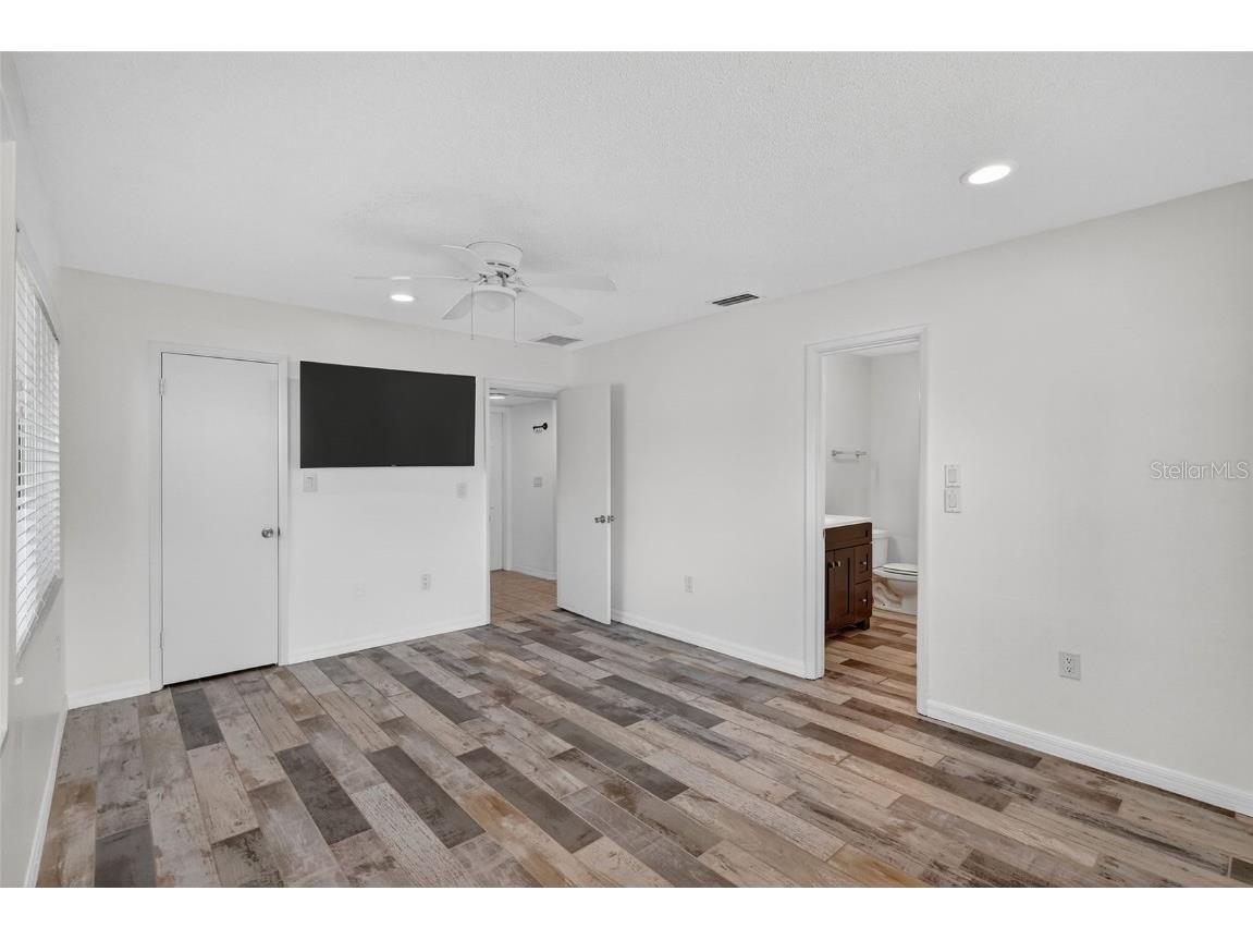 1884 Southpointe Drive Sarasota FL 34231 A4667255 image56