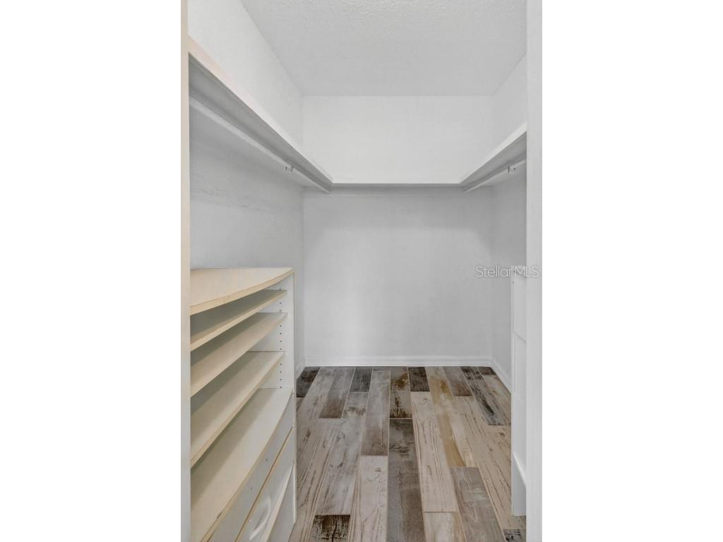 1884 Southpointe Drive Sarasota FL 34231 A4667255 image58