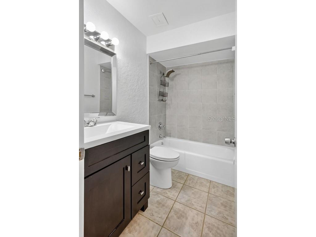 1884 Southpointe Drive Sarasota FL 34231 A4667255 image68