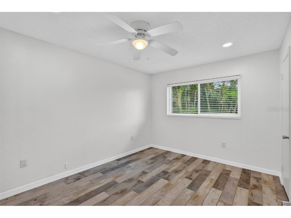 1884 Southpointe Drive Sarasota FL 34231 A4667255 image70