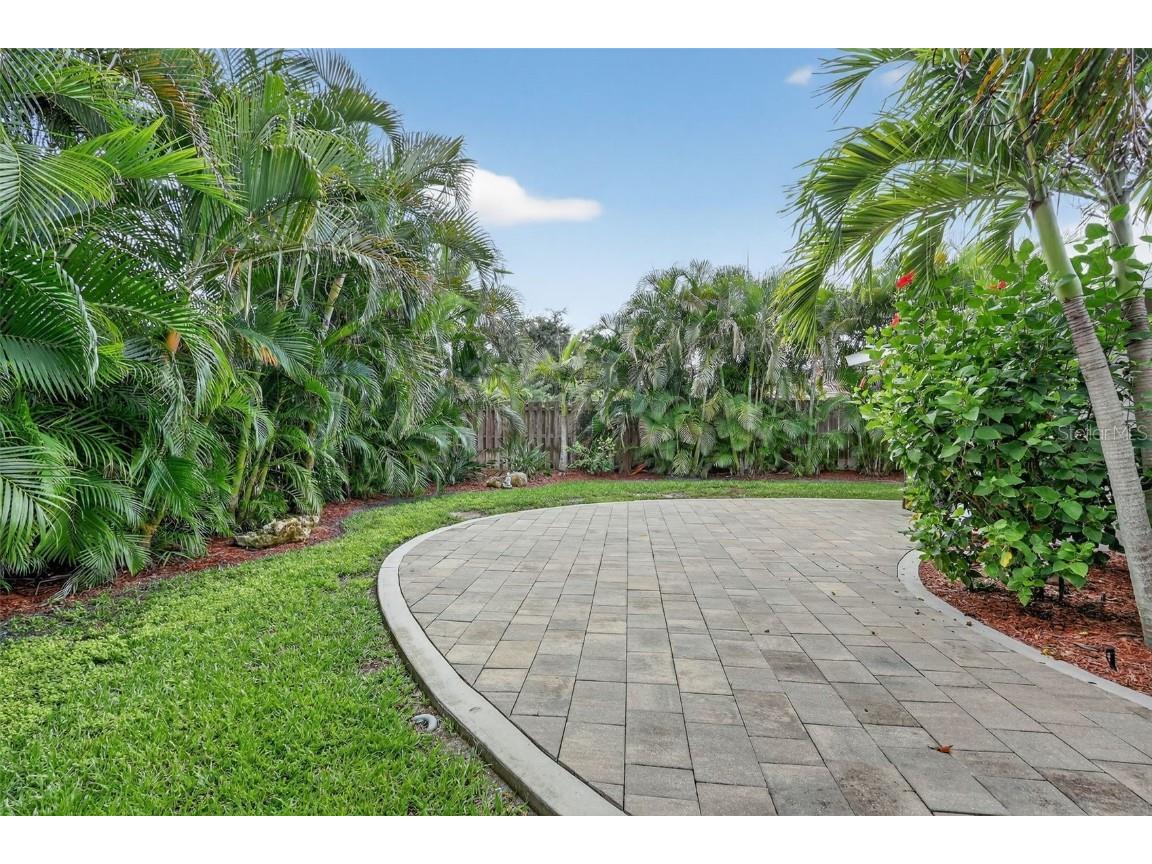 1884 Southpointe Drive Sarasota FL 34231 A4667255 image76