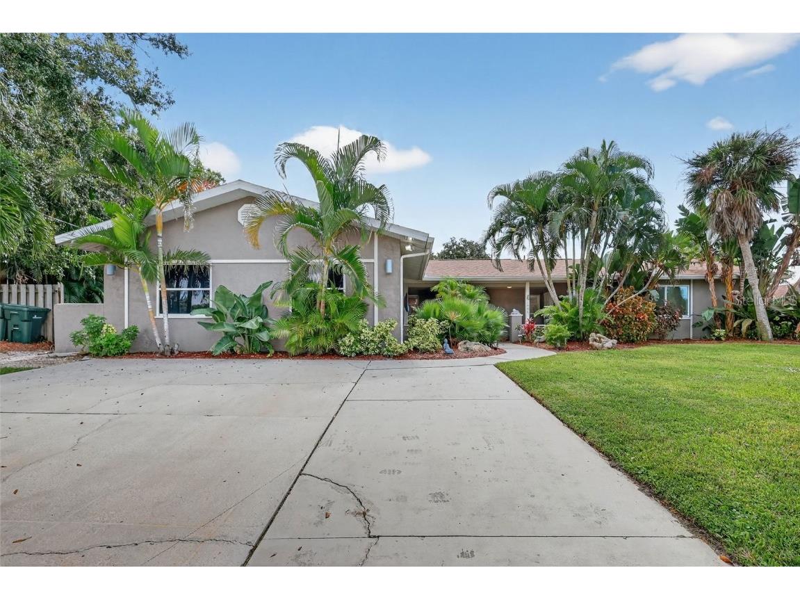 1884 Southpointe Drive Sarasota FL 34231 A4667273 image1