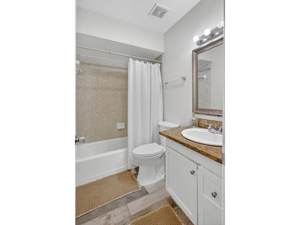 1884 Southpointe Drive Sarasota FL 34231 A4667273 image30