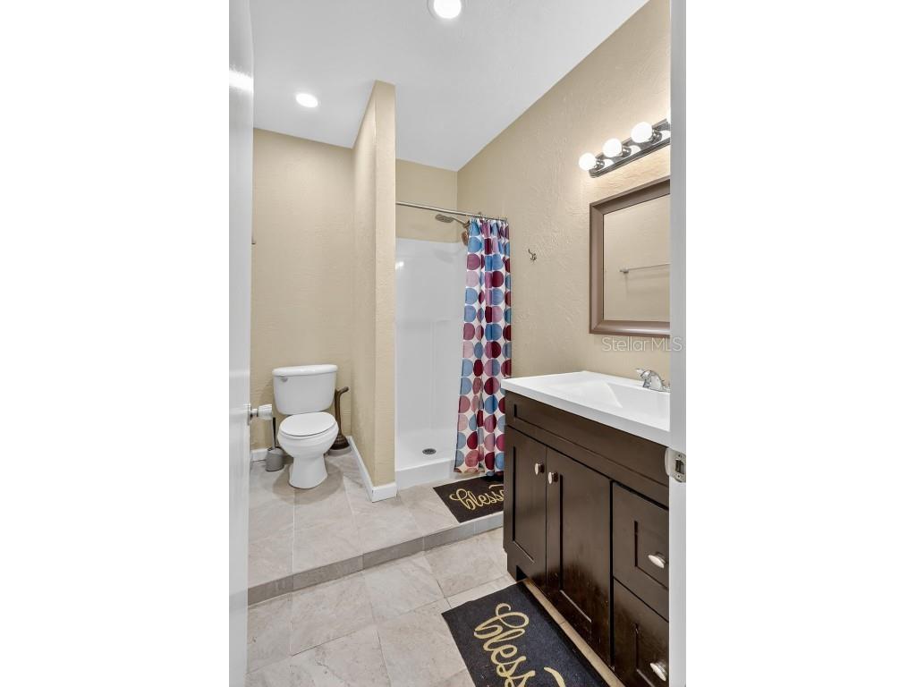 1884 Southpointe Drive Sarasota FL 34231 A4667273 image32