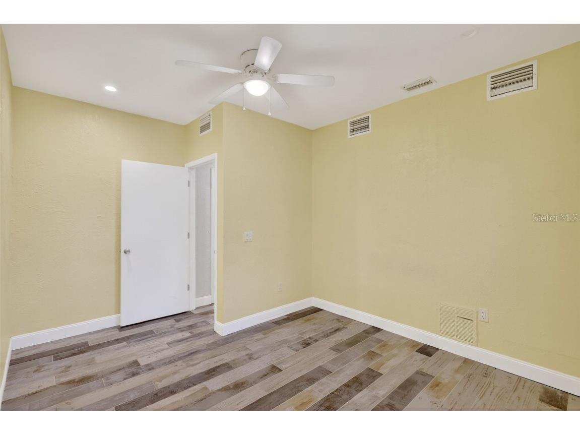 1884 Southpointe Drive Sarasota FL 34231 A4667273 image38