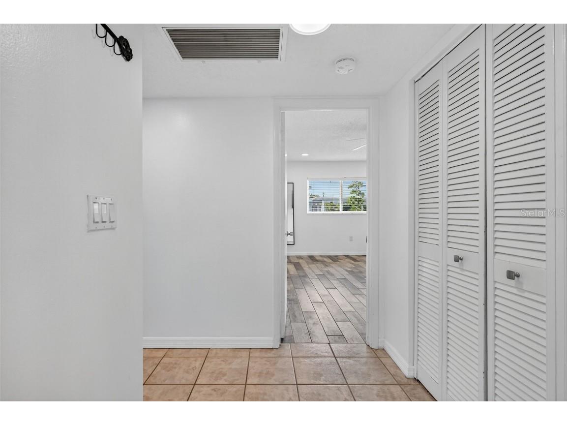 1884 Southpointe Drive Sarasota FL 34231 A4667273 image46