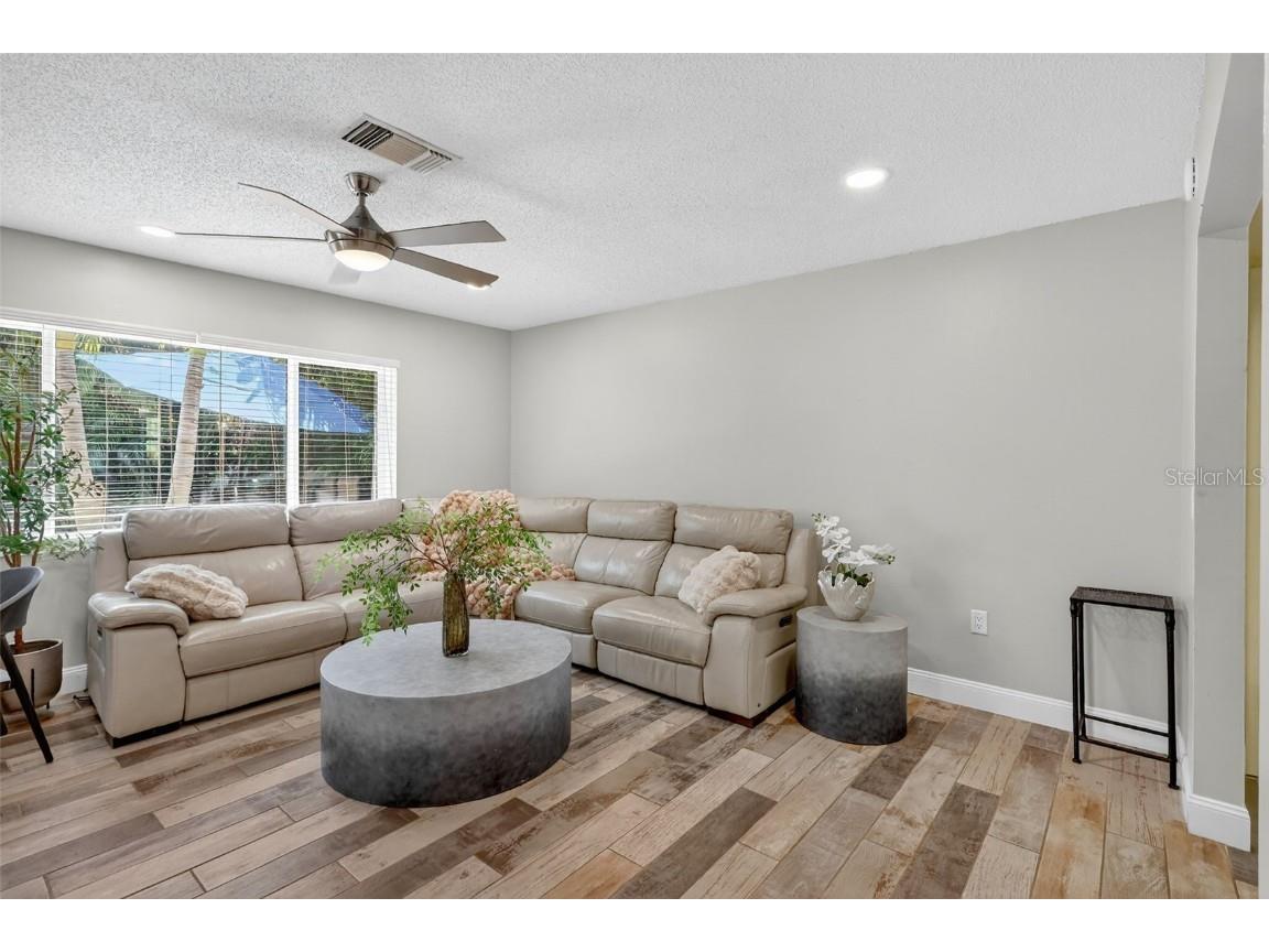 1884 Southpointe Drive Sarasota FL 34231 A4667273 image9