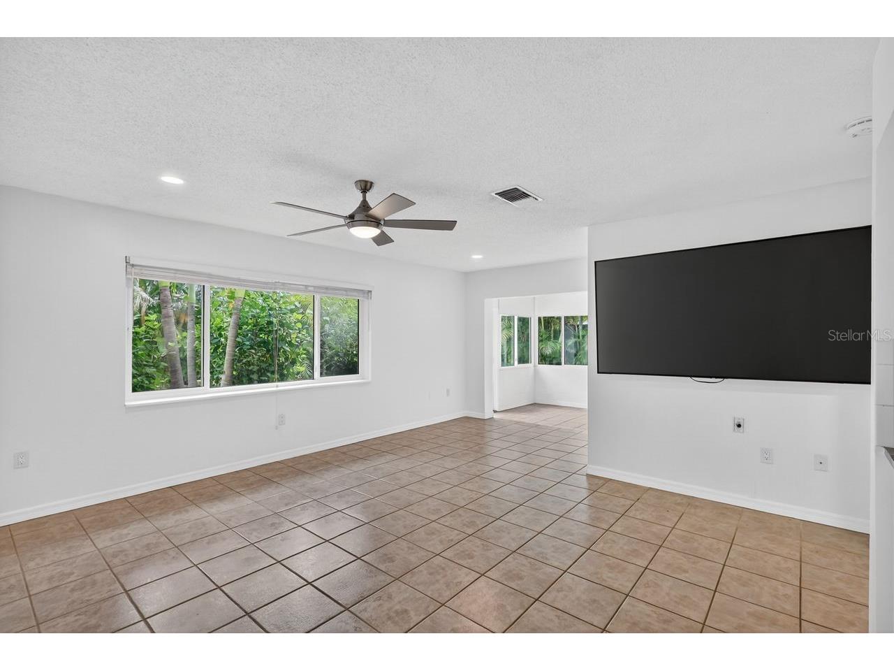 1884 Southpointe Drive Sarasota FL 34231 A4689980 image11