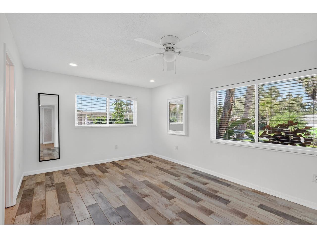 1884 Southpointe Drive Sarasota FL 34231 A4689980 image13