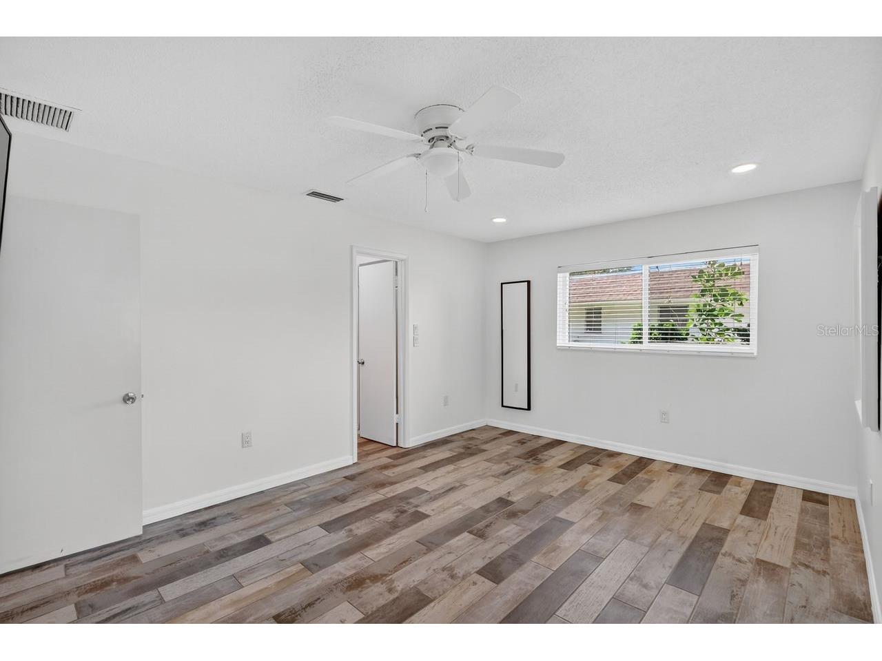 1884 Southpointe Drive Sarasota FL 34231 A4689980 image15
