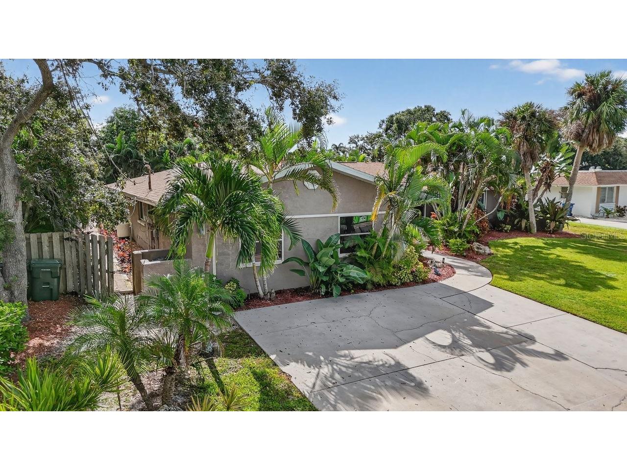 1884 Southpointe Drive Sarasota FL 34231 A4689980 image2