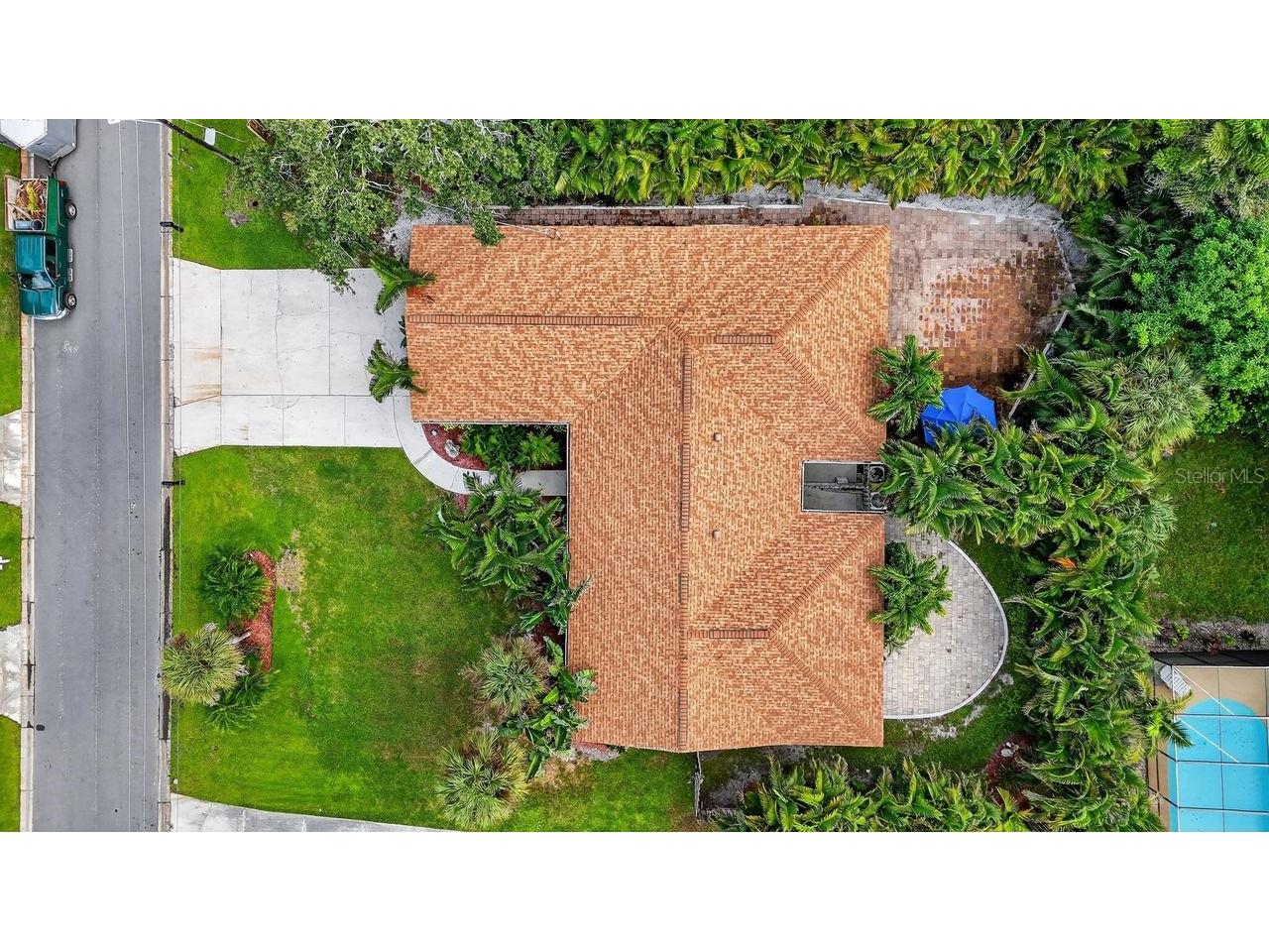 1884 Southpointe Drive Sarasota FL 34231 A4689980 image3