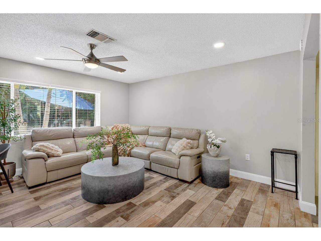 1884 Southpointe Drive Sarasota FL 34231 A4689980 image39