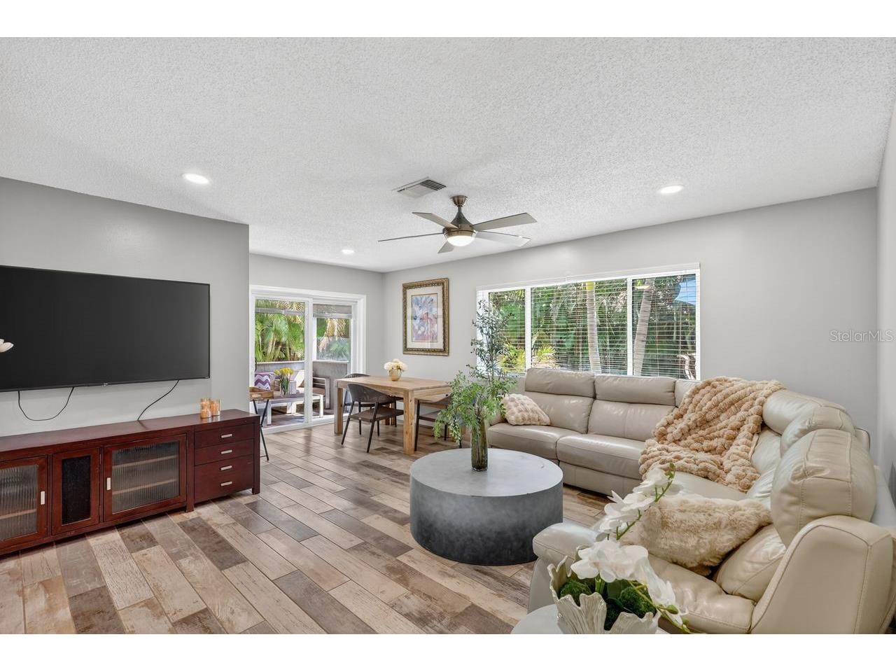 1884 Southpointe Drive Sarasota FL 34231 A4689980 image40