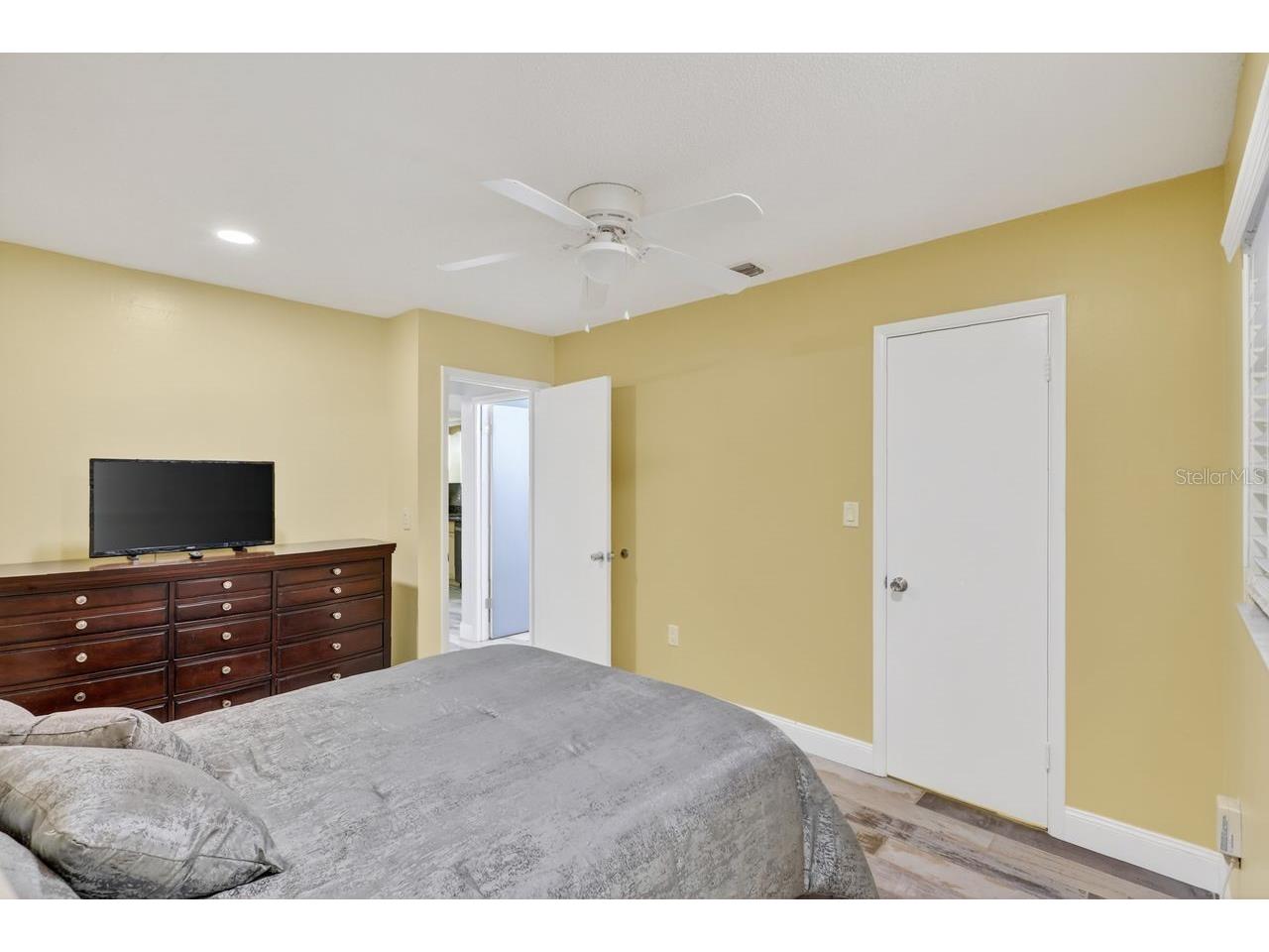 1884 Southpointe Drive Sarasota FL 34231 A4689980 image58