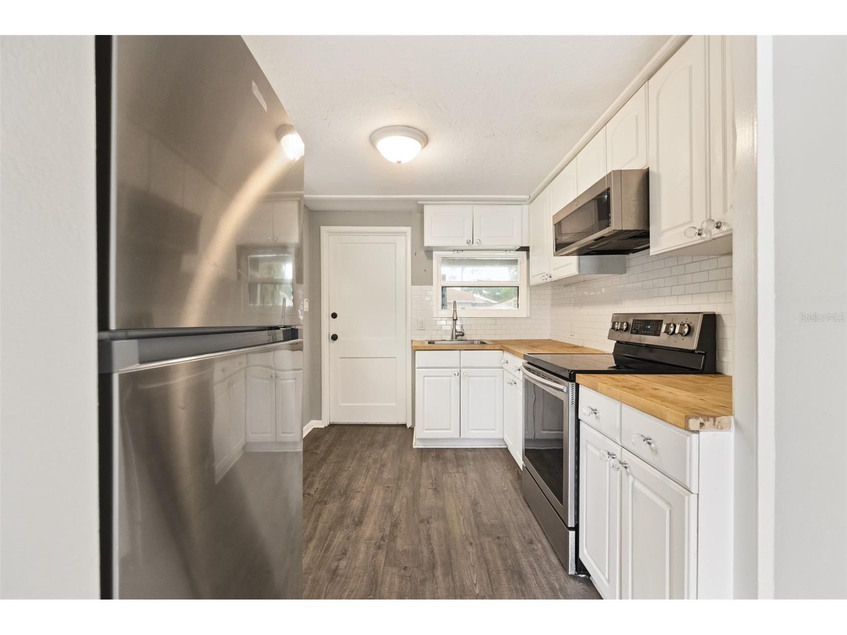1885 Vamo Way Sarasota FL 34231 A4689397 image13