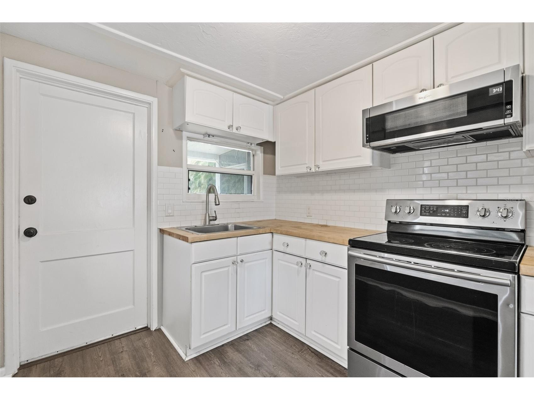 1885 Vamo Way Sarasota FL 34231 A4689397 image16