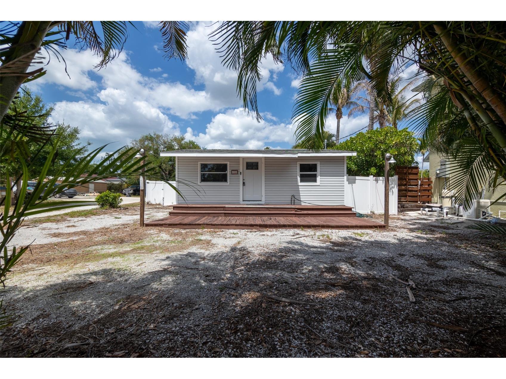 1885 Vamo Way Sarasota FL 34231 A4689397 image3