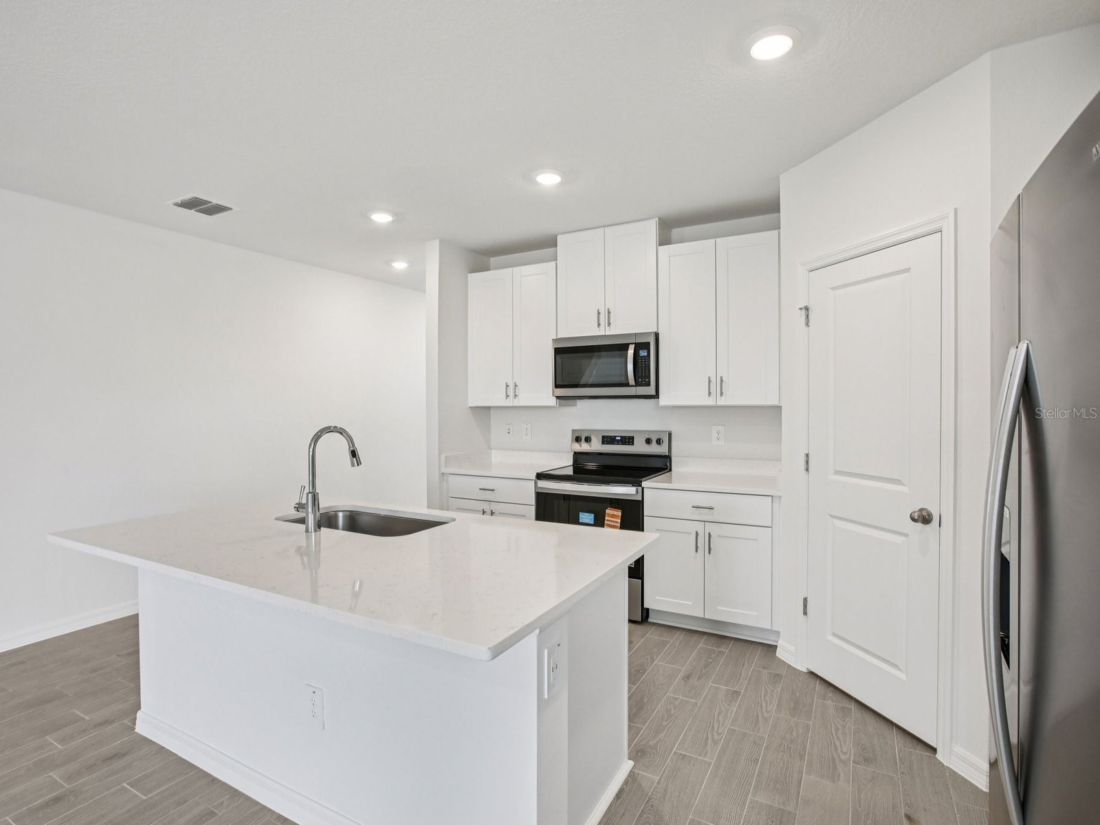 1887 Draughton Drive Zephyrhills FL 33541 TB8480230 image8