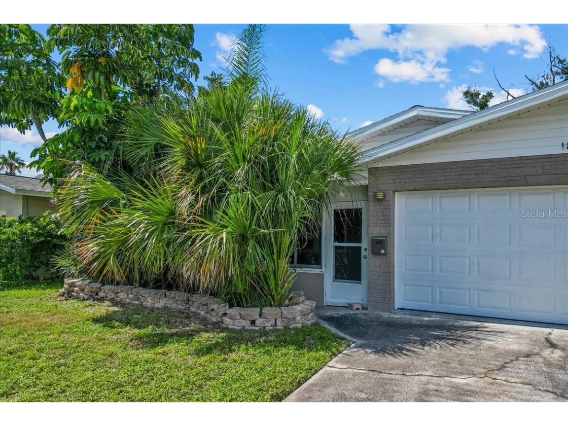 1889 Montana Avenue NE Saint Petersburg FL 33703 TB8430455 image1