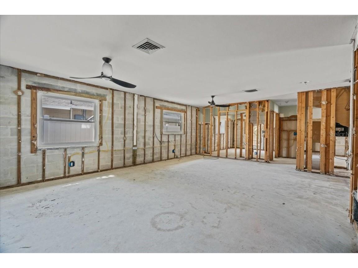 1889 Montana Avenue NE Saint Petersburg FL 33703 TB8430455 image6