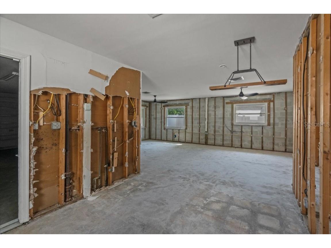 1889 Montana Avenue NE Saint Petersburg FL 33703 TB8430455 image7