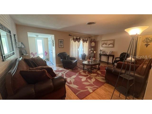 1890 63rd Avenue S Saint Petersburg FL 33712 TB8527277 image7