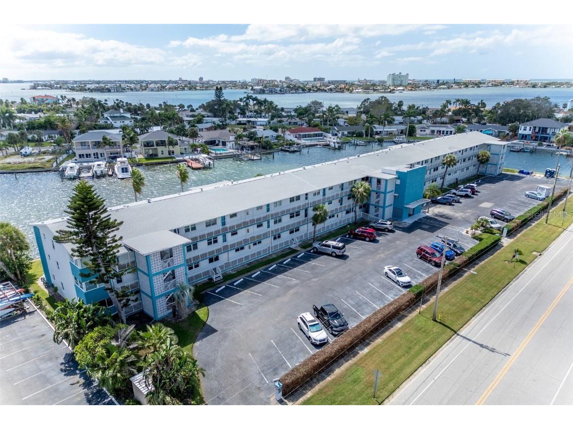 1893 Shore Drive S #203 South Pasadena FL 33707 TB8436432 image1