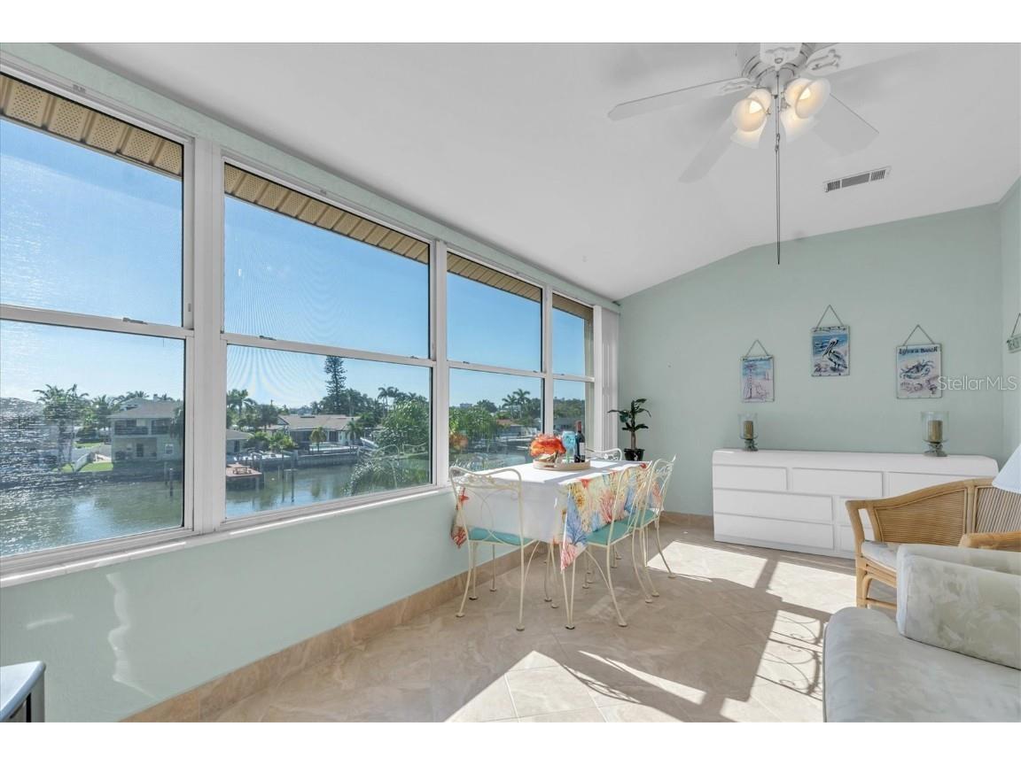 1893 Shore Drive S #305 South Pasadena FL 33707 - BOCA CIEGA BAY U8221792 image1