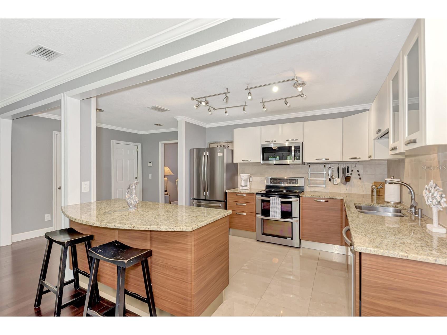 1894 Loma Linda Street Sarasota FL 34239 A4690884 image17