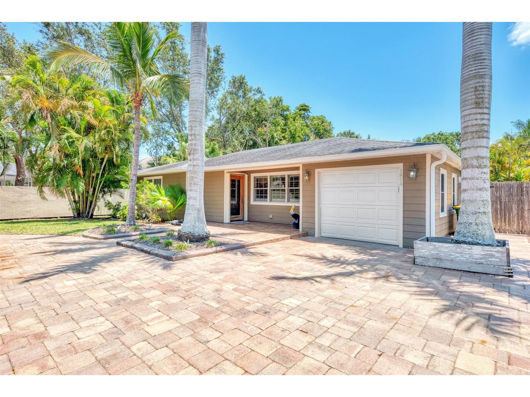 1894 Loma Linda Street Sarasota FL 34239 A4690884 image2