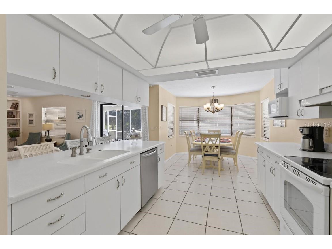 1895 Buccaneer Circle Sarasota FL 34231 A4670129 image2