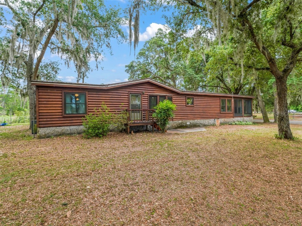 18955 SE 51st Street Ocklawaha FL 32179 - JOHN'S CANAL OM656990 image1