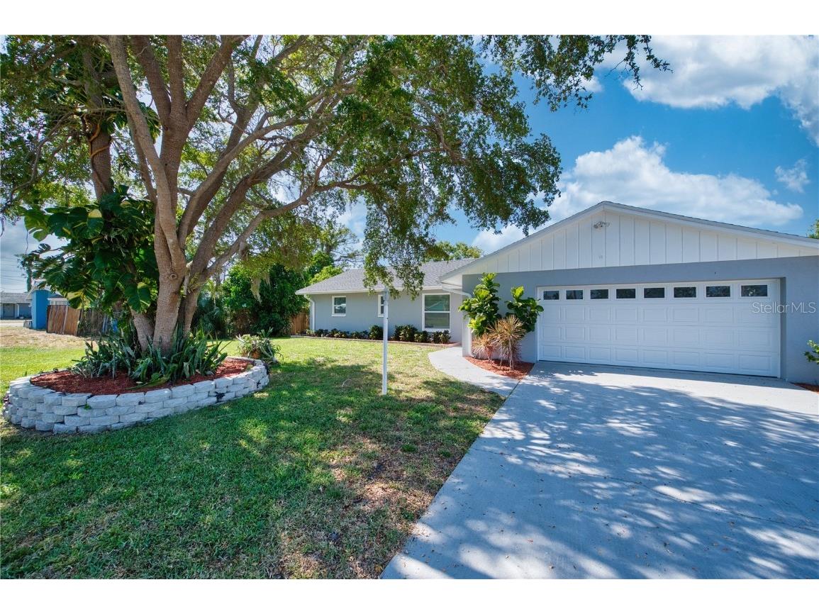 1896 Mova Street Sarasota FL 34231 - SARASOTA BAY A4650948 image1