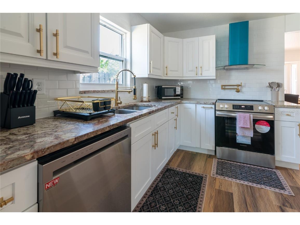 1897 Dolphin Boulevard S Saint Petersburg FL 33707 TB8454515 image10