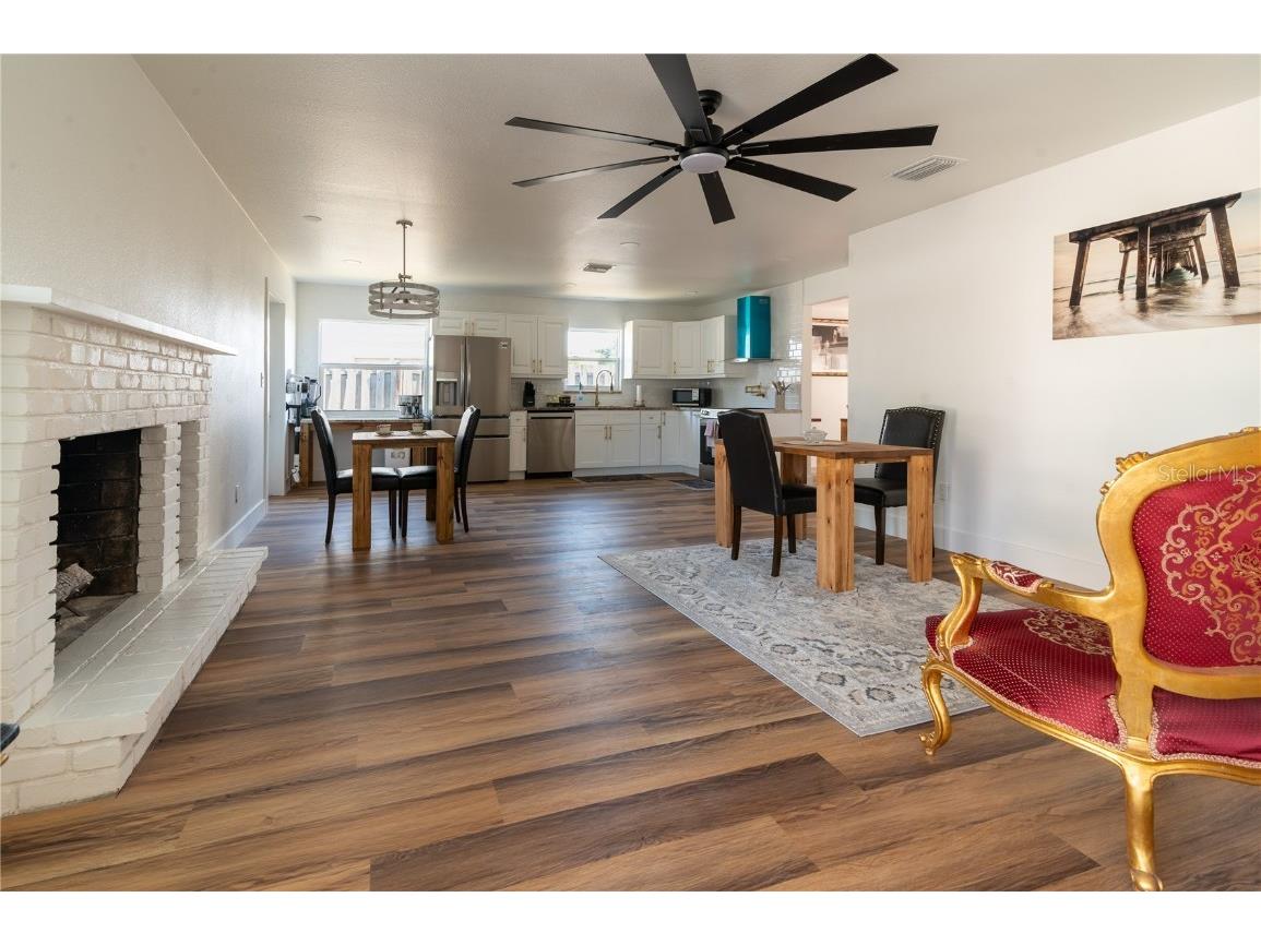 1897 Dolphin Boulevard S Saint Petersburg FL 33707 TB8454515 image4